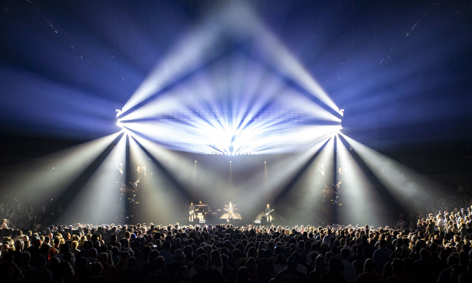 061219-McCartney-Concert-006